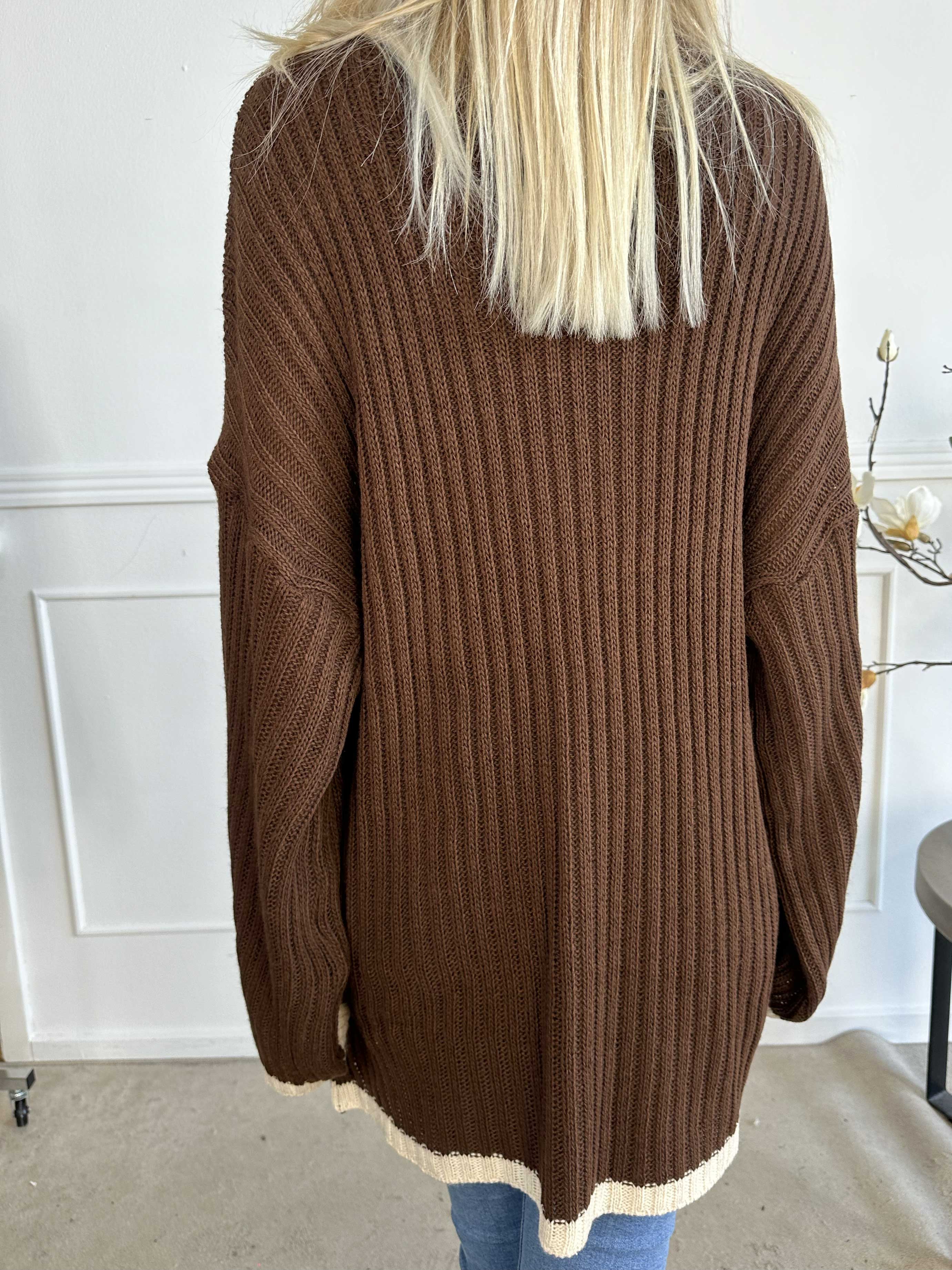 Violet - Strikbluse med farvet kant